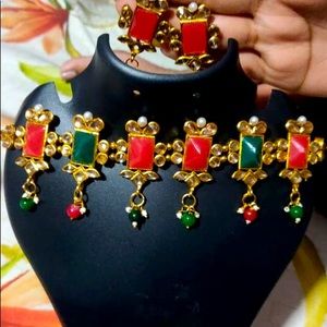 Colourful choker